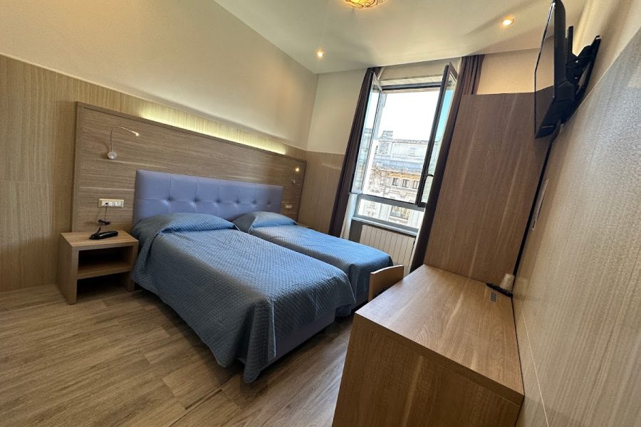 Hotel Midway